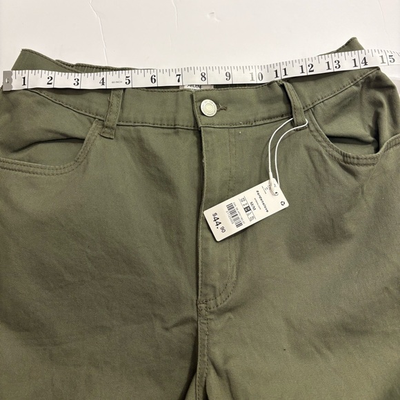 Ardene’s Women’s Green Cargo Pants - Picture 4 of 9